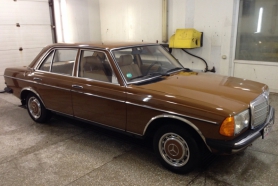 Mercedes-Benz W123 230 E