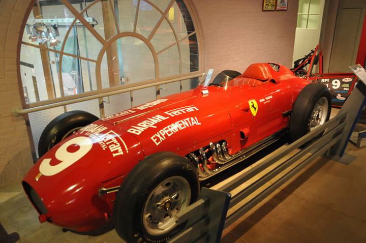 Автомобильный музей в Саратога-Спрингс (США, штат Нью-Йорк).